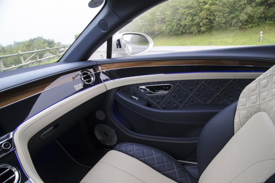Интерьер Bentley Continental GT First Edition 2018 года  (JP) (фото 12 из 19)